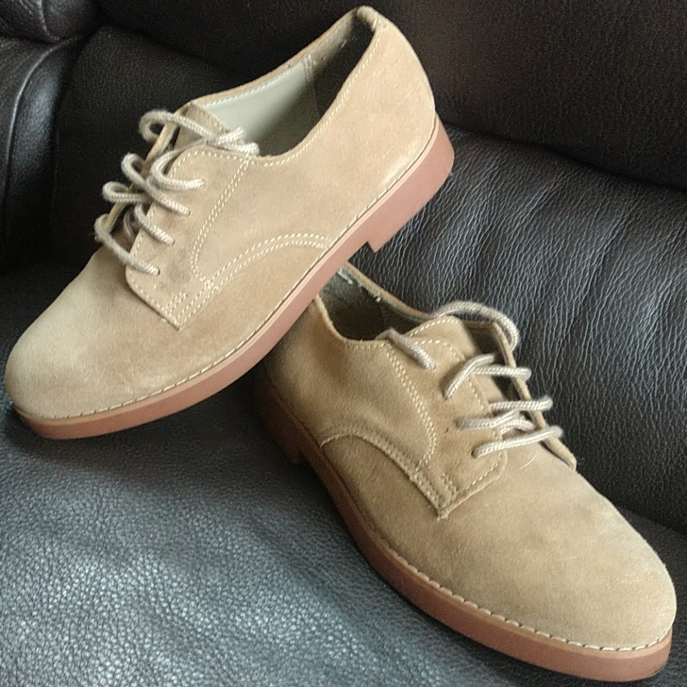 Lightly worn THE LEATHER COLLECTION lace up shoes